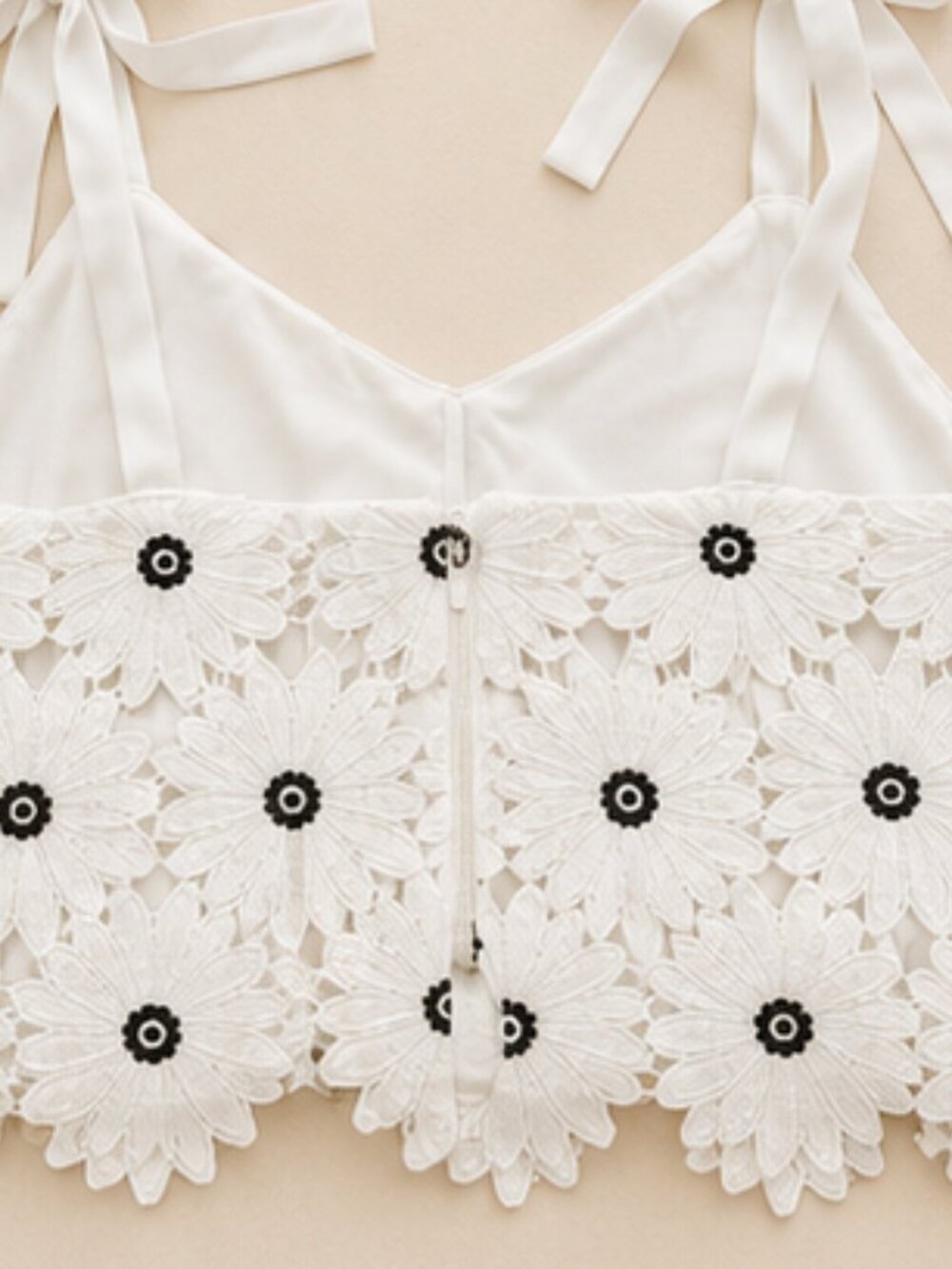 Daisy Embroidered Summer Crop Top White & Navy Coastal Floral XL Francesca's - Picture 4 of 7